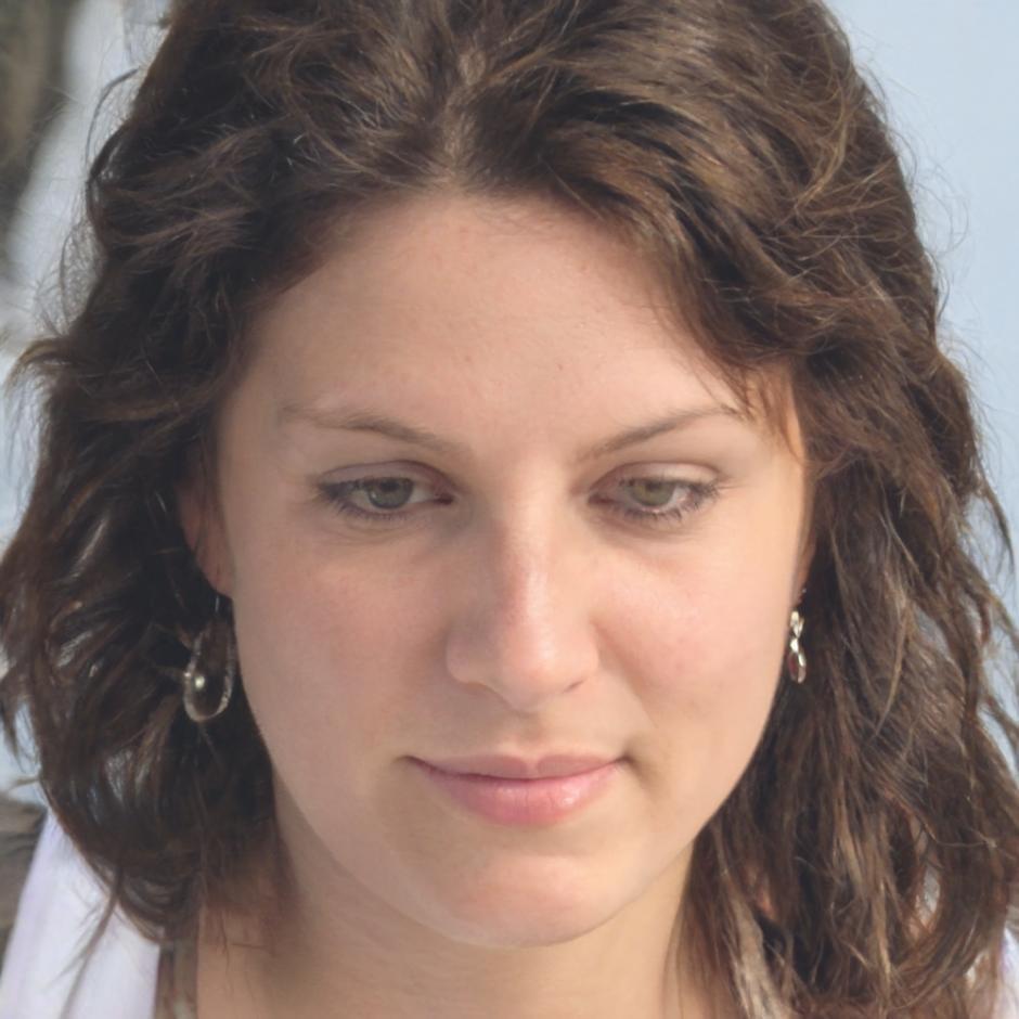 Camille Rousseau, spécialiste conformité